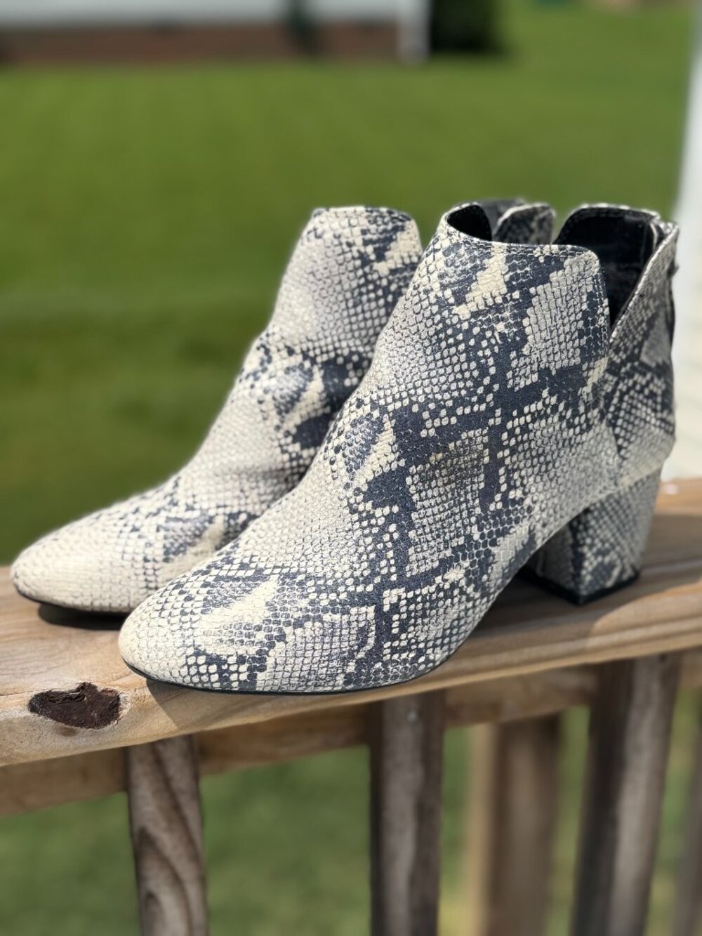 Qupid Snakeskin Block Heel Booties 7.5 Western Y2K Coastal Cowgirl Chic 3909